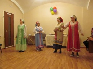 "В кругу друзей" - пение, игры, хороводы в русских традициях; русская народная песня